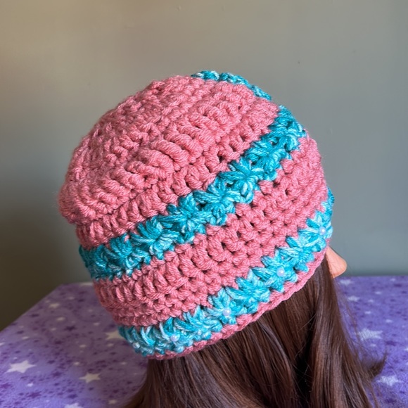 Crochet flower beanie soft warm acrylic yarn medium - Picture 5 of 5